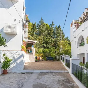 Hostal El Escudo De Guest house